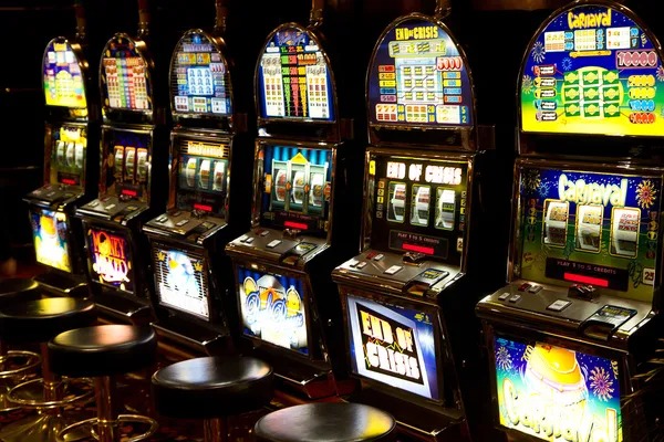 Fa Cai Shen Deluxe slot game interface on bom toto showing reels, paylines, and bonus features